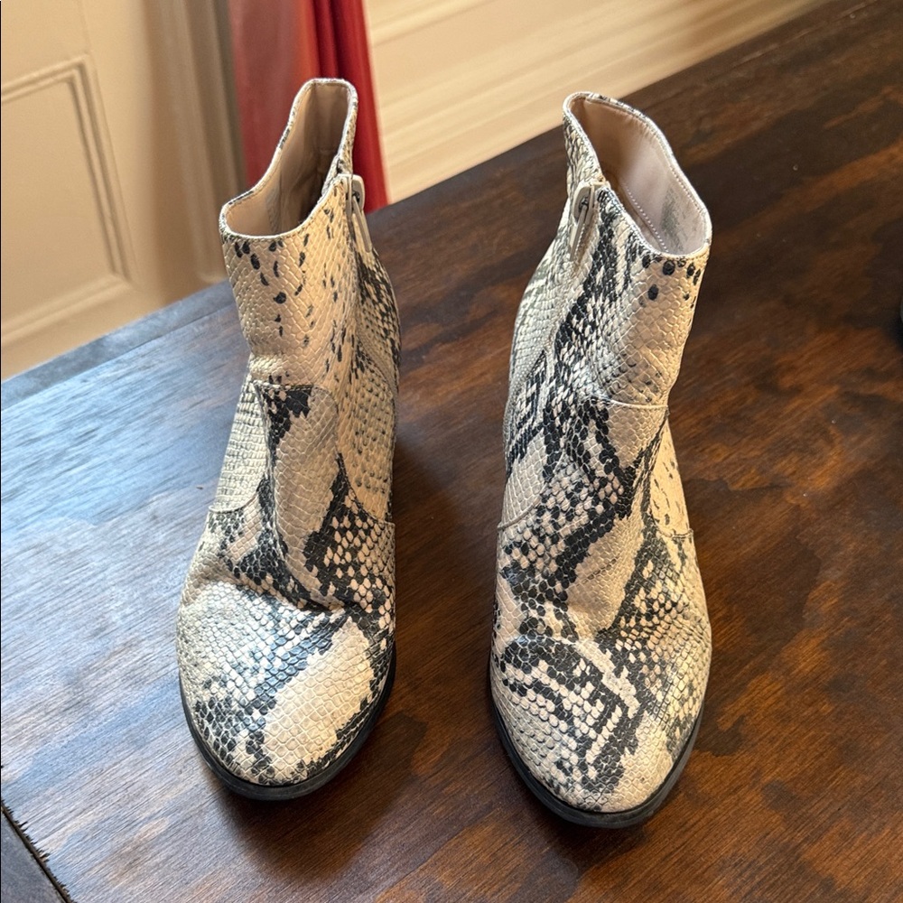 Steve Madden Black and Cream Snakeskin Ankle Boots